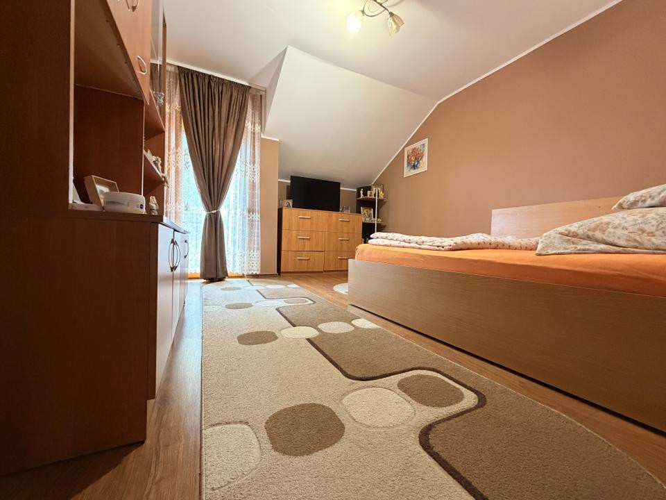 Casa individuala, 300 mp, utili, 1100 mp gradina   - Sag