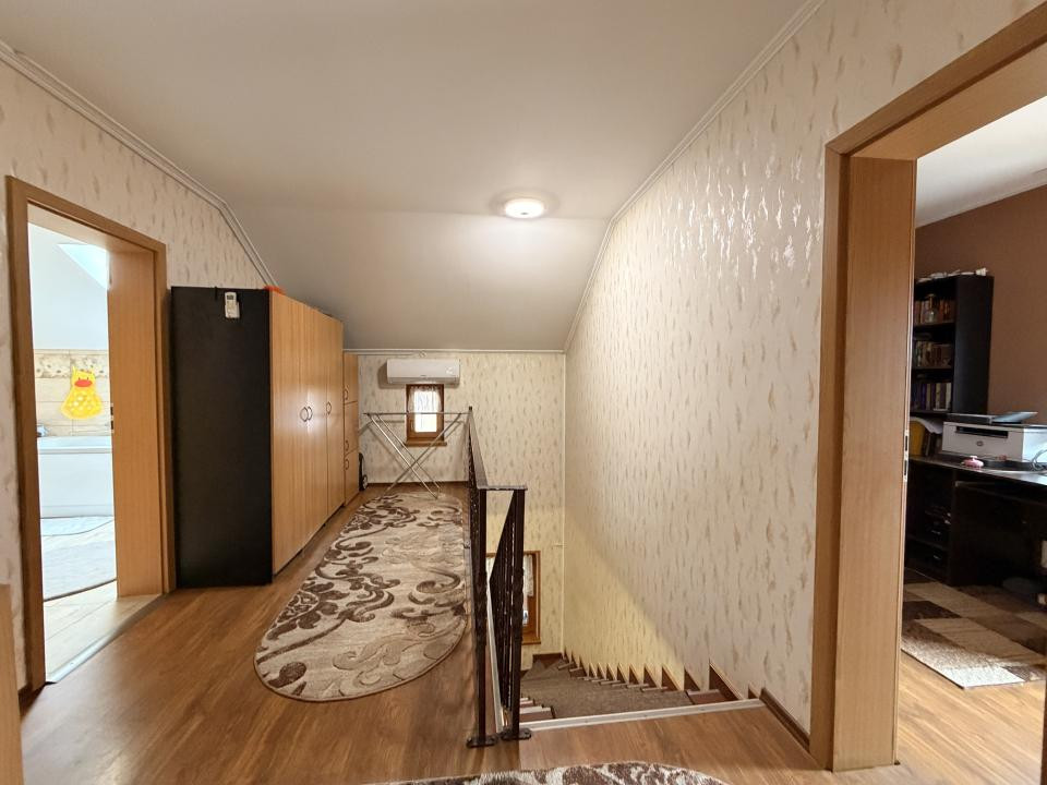 Casa individuala, 300 mp, utili, 1100 mp gradina   - Sag