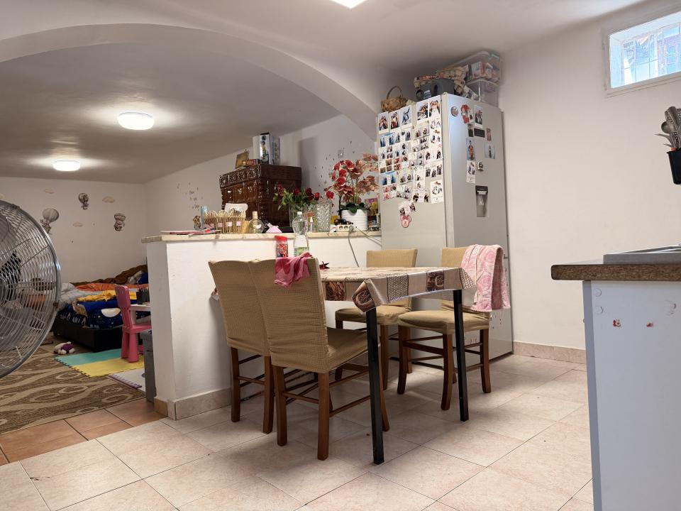 Casa individuala, 300 mp, utili, 1100 mp gradina   - Sag