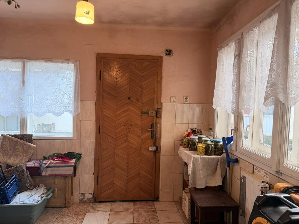 Casa individuala, 300 mp, utili, 1100 mp gradina   - Sag