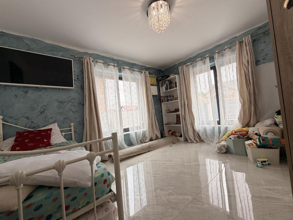 Casa individuala, 274 mp, terasa 28 mp utili, 681 mp teren  - Sag
