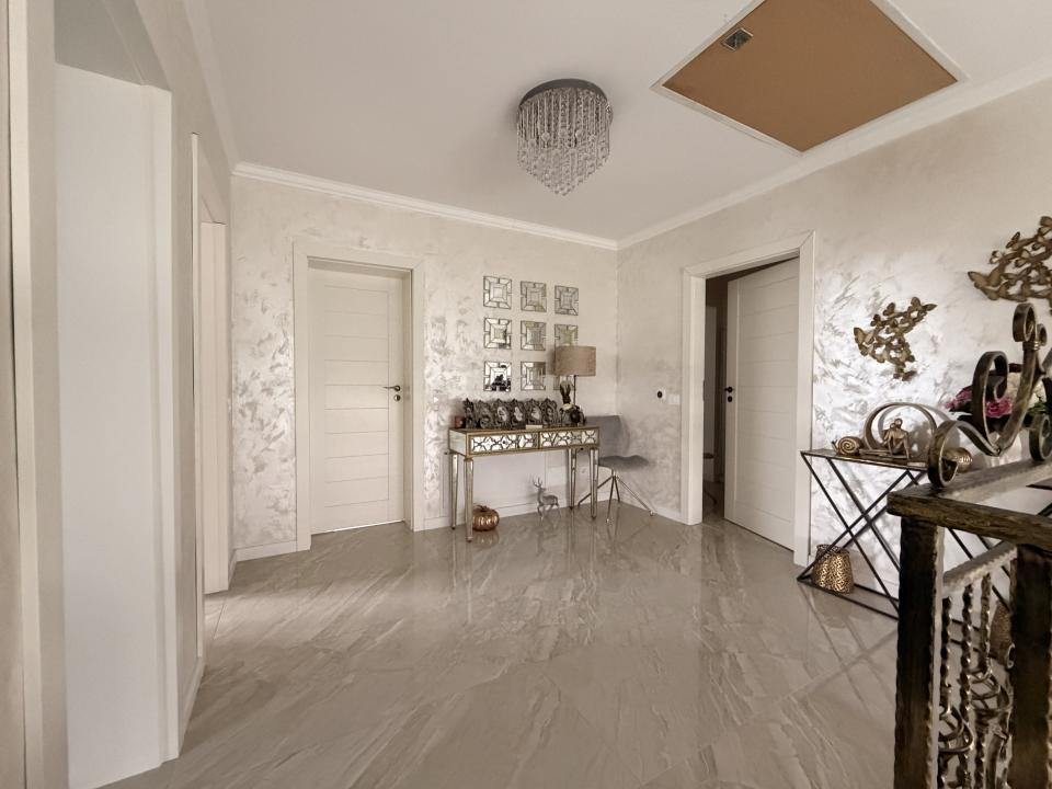 Casa individuala, 274 mp, terasa 28 mp utili, 681 mp teren  - Sag