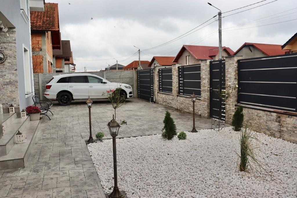 Casa individuala, 274 mp, terasa 28 mp utili, 681 mp teren  - Sag