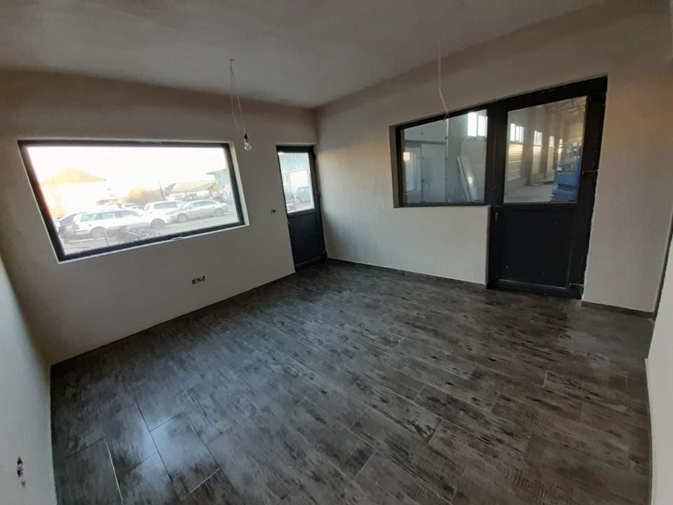 Hala cu 600 mp utili, 4 incaperi de birouri - Mehala