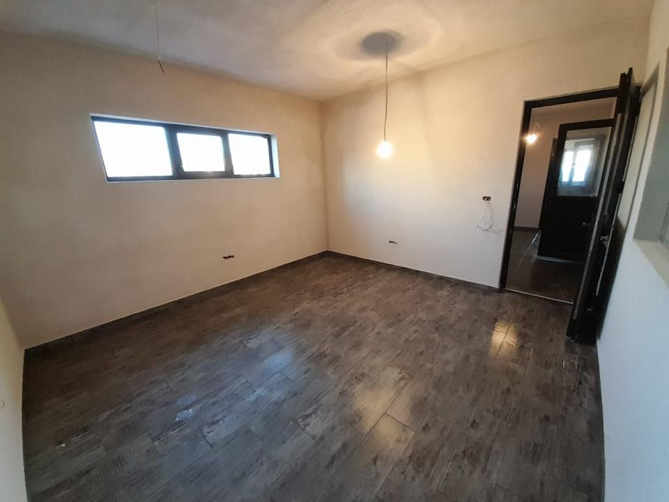 Hala cu 600 mp utili, 4 incaperi de birouri - Mehala