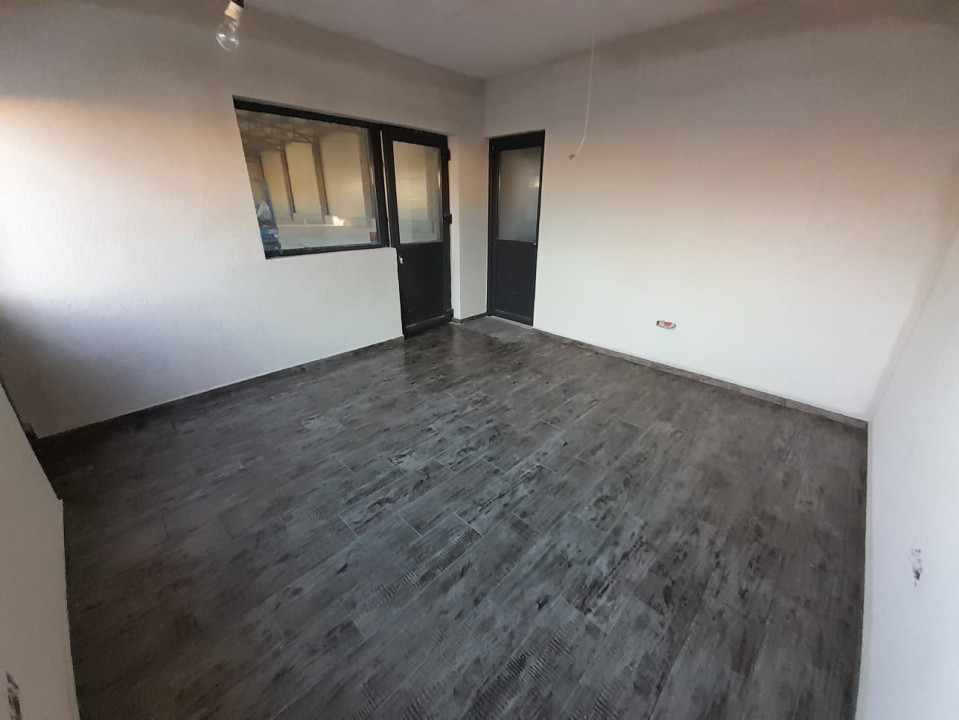 Hala cu 600 mp utili, 4 incaperi de birouri - Mehala