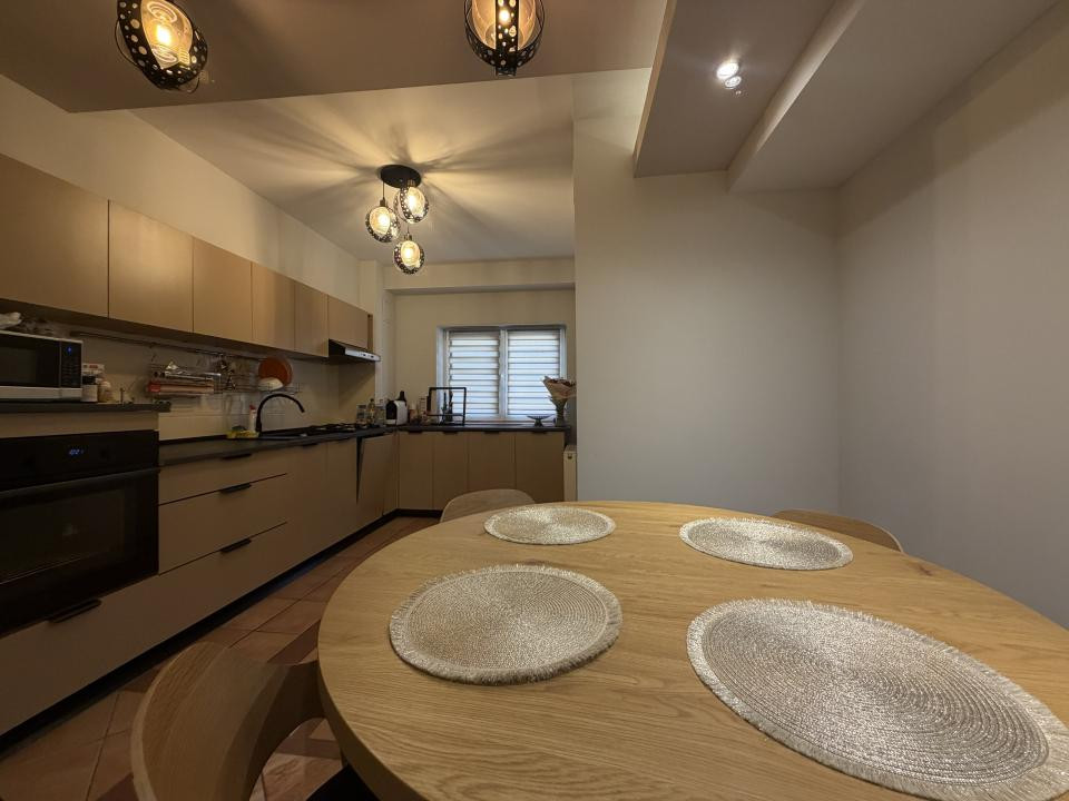 Apartament 3 camere, renovat, lift, 2 bai, zona Tipografilor 