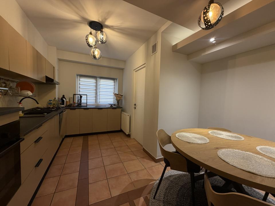 Apartament 3 camere, renovat, lift, 2 bai, zona Tipografilor 