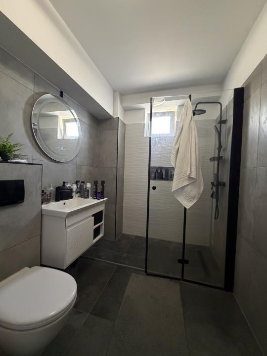 Apartament 3 camere, renovat, lift, 2 bai, zona Tipografilor 