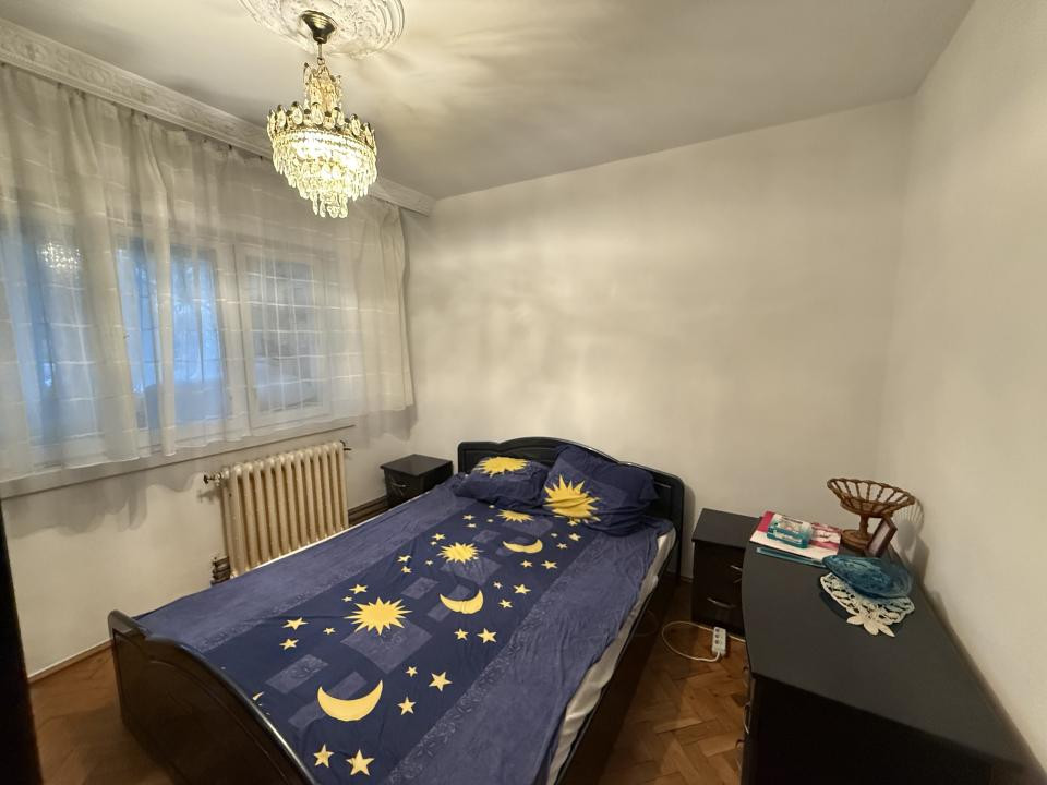 Apartament cu 3 camere, decomandat, parter - Lipovei