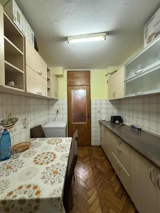 Apartament cu 3 camere, decomandat, parter - Lipovei
