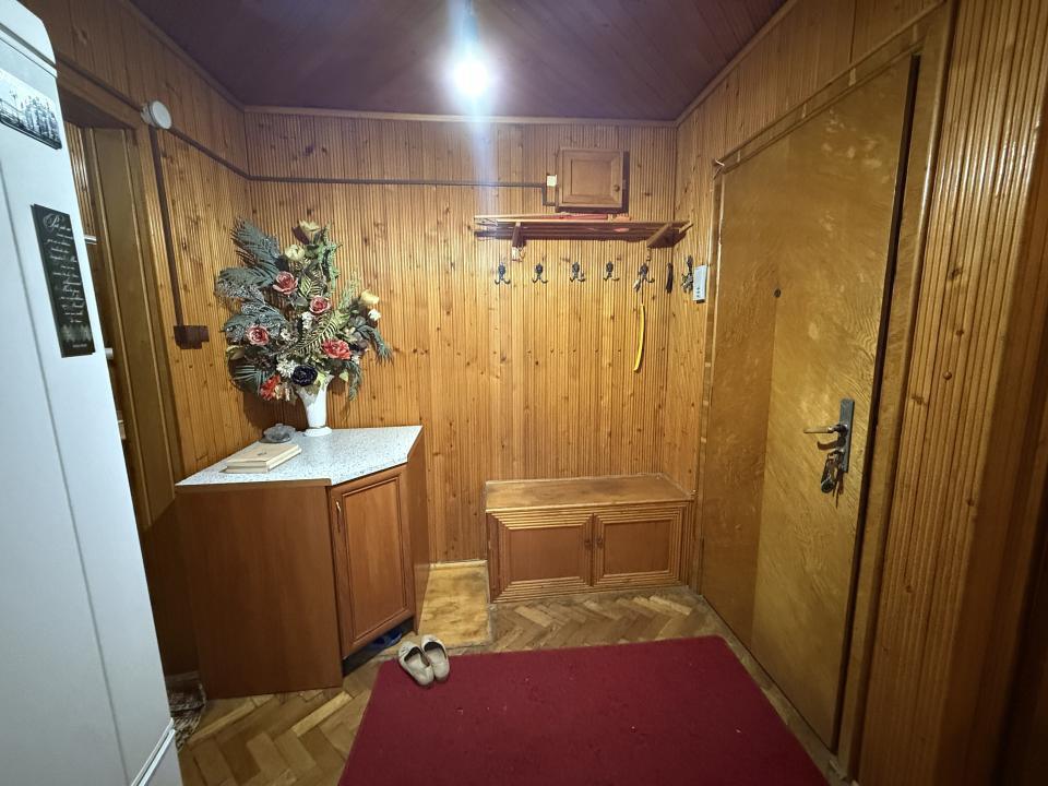 Apartament cu 3 camere, decomandat, parter - Lipovei