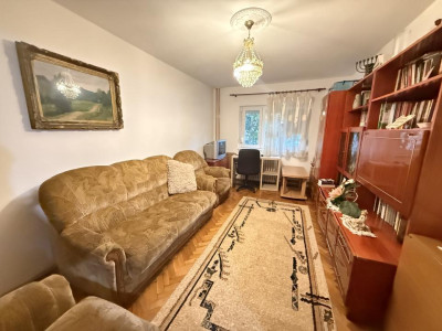 Apartament cu 3 camere, decomandat, parter - Lipovei
