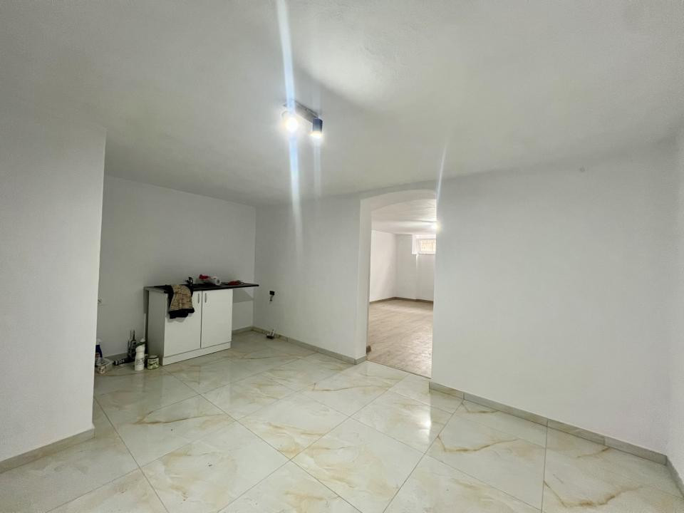 Apartament cu 2 camere, 40 mp utili, demisol - Zona Balcescu