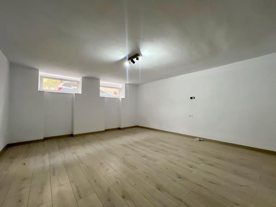 Apartament cu 2 camere, 40 mp utili, demisol - Zona Balcescu