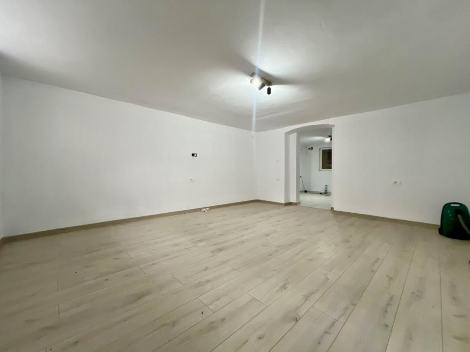 Apartament cu 2 camere, 40 mp utili, demisol - Zona Balcescu
