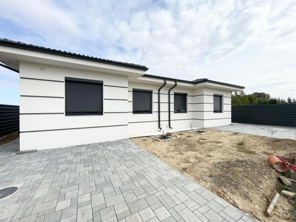 Duplex pe parter, 91 mp utili - la cheie - Mosnita Noua