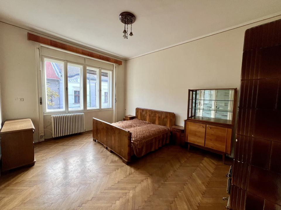  Apartament 4 camere, circular, 126 mp utili, etaj 1 - Zona Balcescu