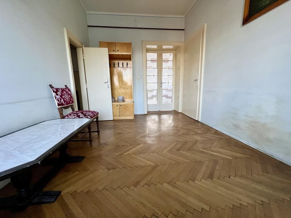  Apartament 4 camere, circular, 126 mp utili, etaj 1 - Zona Balcescu