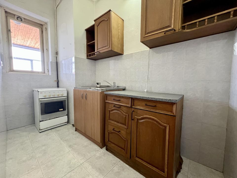  Apartament 4 camere, circular, 126 mp utili, etaj 1 - Zona Balcescu