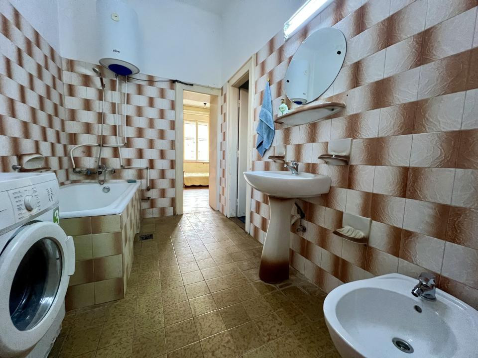  Apartament 4 camere, circular, 126 mp utili, etaj 1 - Zona Balcescu