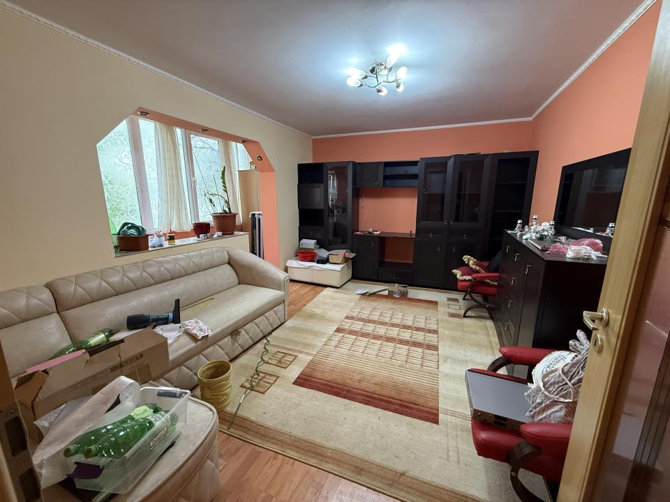 Apartament cu 3 camere, decomandat, 68 mp utili, etaj 1 - Girocului