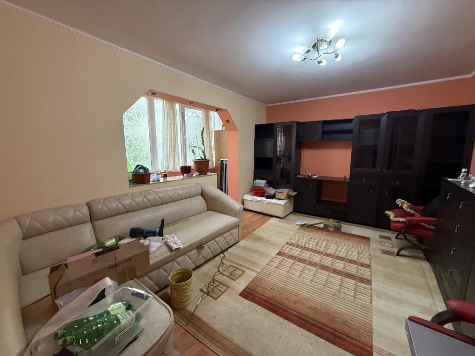 Apartament cu 3 camere, decomandat, 68 mp utili, etaj 1 - Girocului