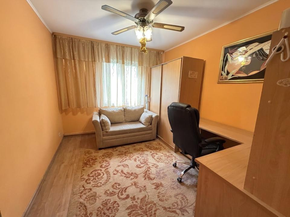 Apartament cu 3 camere, decomandat, 68 mp utili, etaj 1 - Girocului