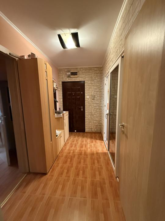 Apartament cu 3 camere, decomandat, 68 mp utili, etaj 1 - Girocului