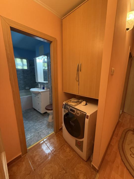 Apartament cu 3 camere, decomandat, 68 mp utili, etaj 1 - Girocului