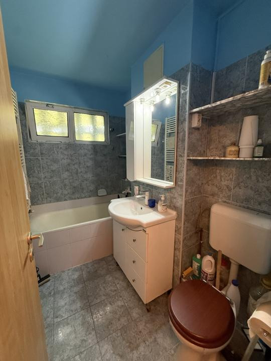 Apartament cu 3 camere, decomandat, 68 mp utili, etaj 1 - Girocului