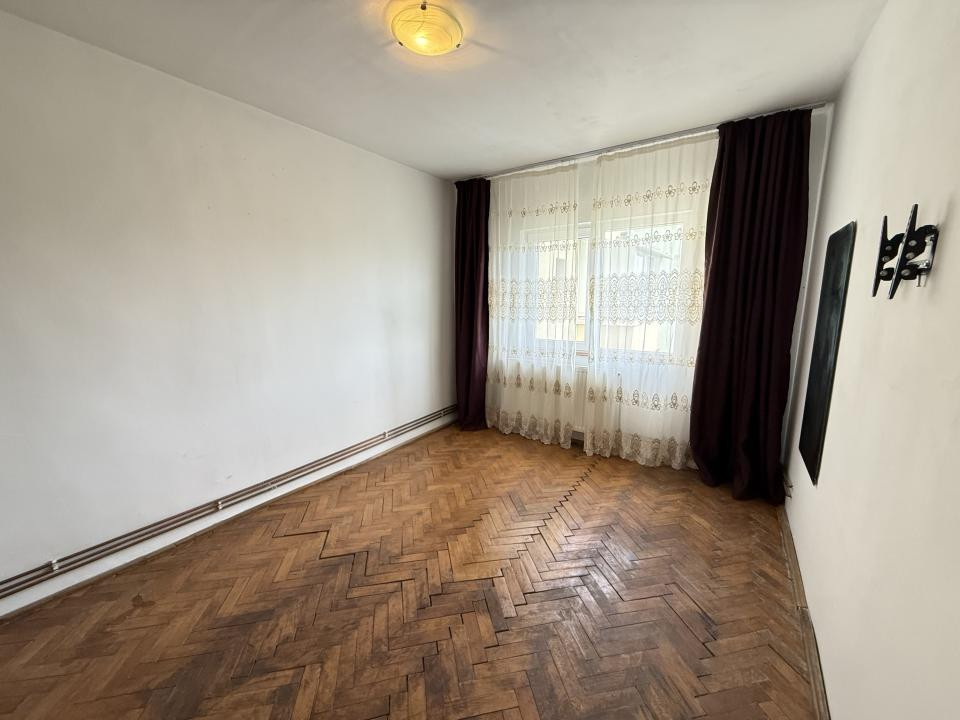 Apartament 2 camere, semidecomandat, 52 mp - Dambovita