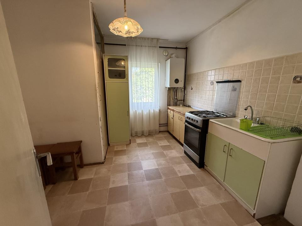 Apartament 2 camere, semidecomandat, 52 mp - Dambovita