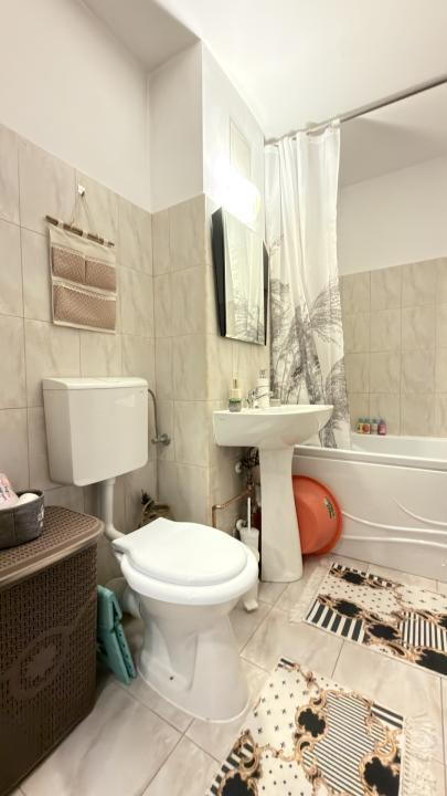 Apartament 70mp utili, 3 camere, 2 bai, parter - zona Torontal