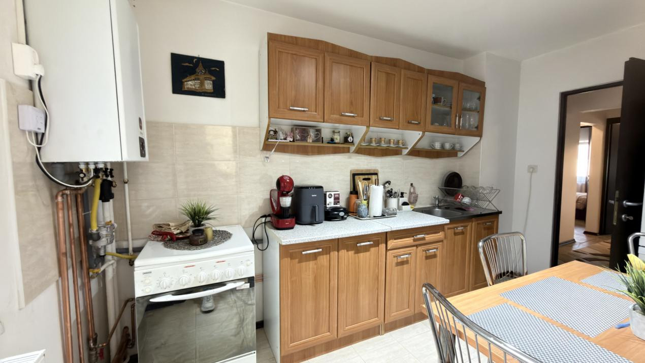 Apartament 70mp utili, 3 camere, 2 bai, parter - zona Torontal