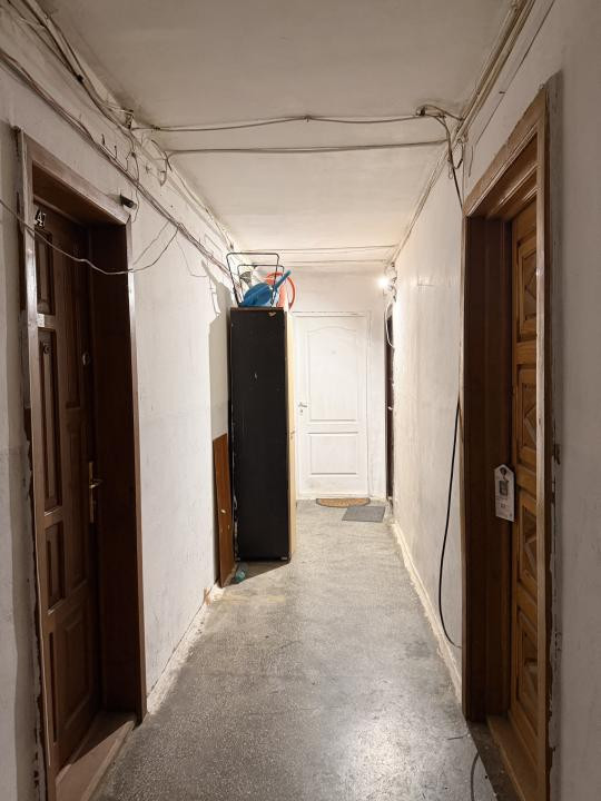 Garsoniera 12 mp, etaj 3  ideala pentru investitie - Buziasului 