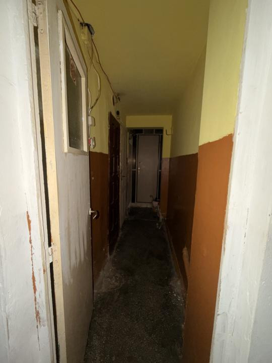Garsoniera 12 mp, etaj 3  ideala pentru investitie - Buziasului 