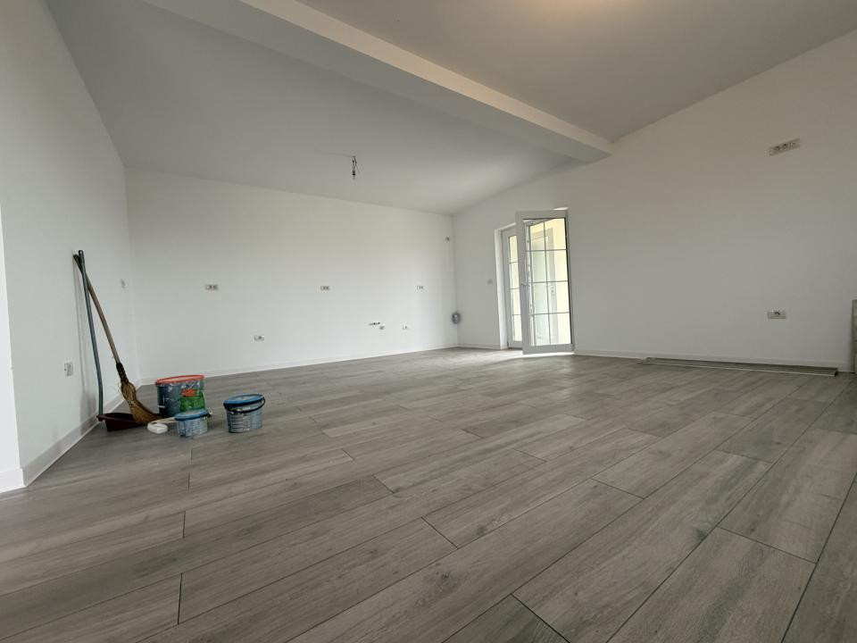 Duplex cu 3 camere, 80 mp utili, 16 mp terasa, 463 mp teren - Sag