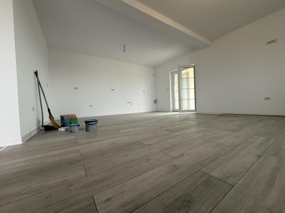 Duplex cu 3 camere, 80 mp utili, 16 mp terasa, 463 mp teren - Sag