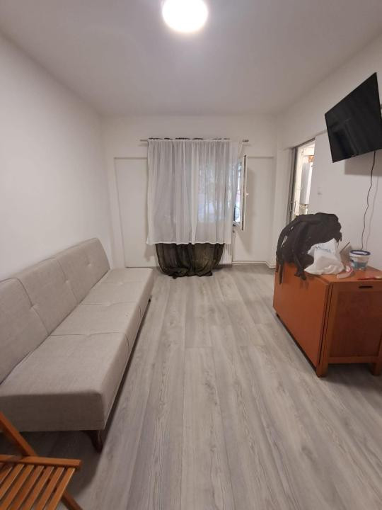 Garsoniera , 22 mp, renovata, mobilata si utilata - Calea Buziasului 