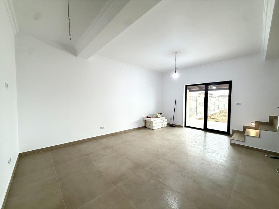 Duplex elegant, 3 camere, 88 mp utili, 330 mp teren - Sanandrei