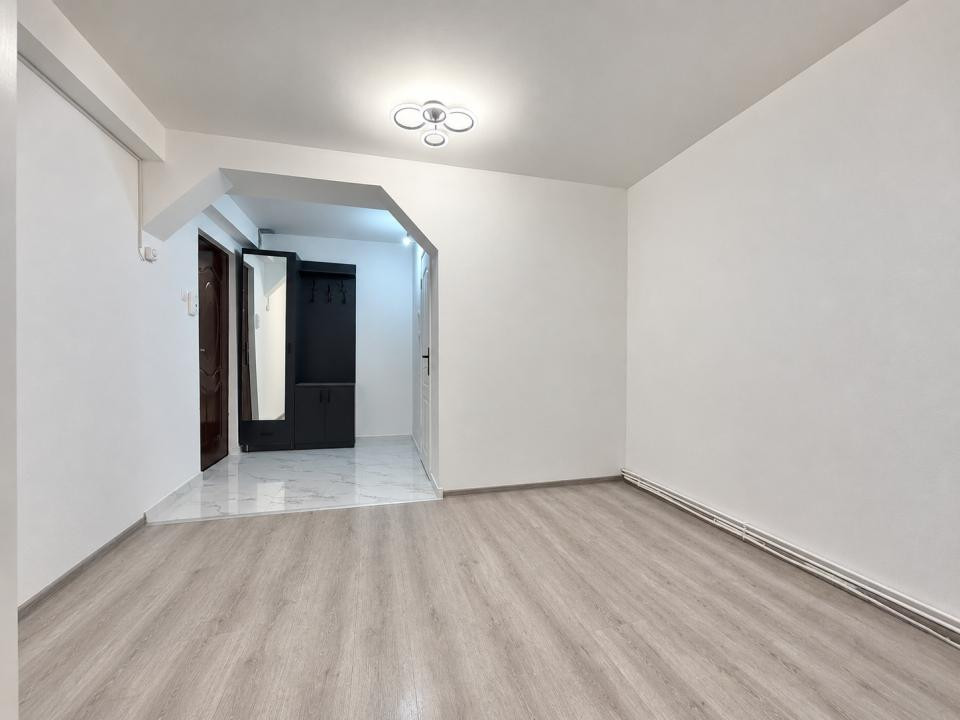 Garsoniera renovata, parter, zona Lipovei 