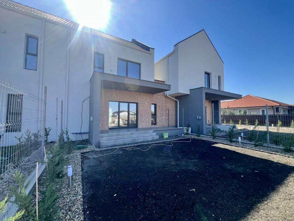 Triplex modern, 3 camere, 80 mp utili, 216 mp teren - Zona Sacalaz