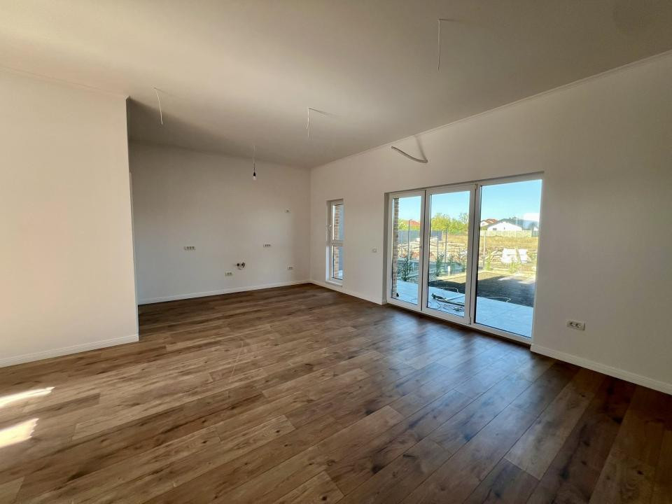 Triplex modern, 3 camere, 80 mp utili, 216 mp teren - Zona Sacalaz