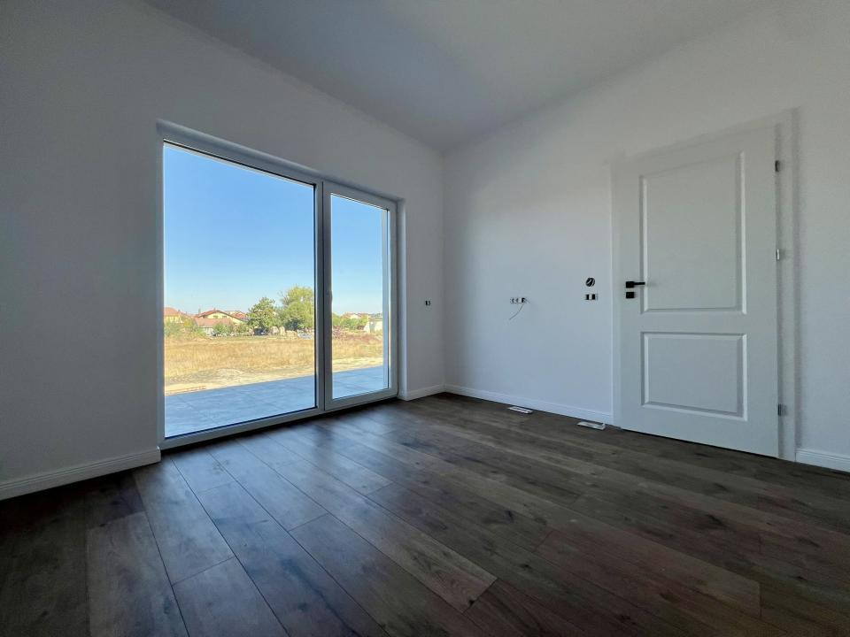 Triplex modern, 3 camere, 80 mp utili, 216 mp teren - Zona Sacalaz