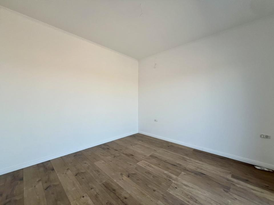 Triplex modern, 3 camere, 80 mp utili, 216 mp teren - Zona Sacalaz