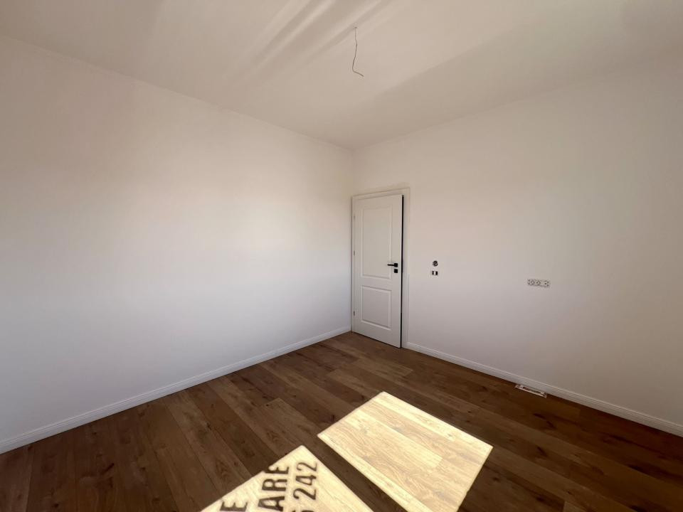 Triplex modern, 3 camere, 80 mp utili, 216 mp teren - Zona Sacalaz