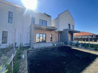 Triplex modern, 3 camere, 80 mp utili, 216 mp teren - Zona Sacalaz