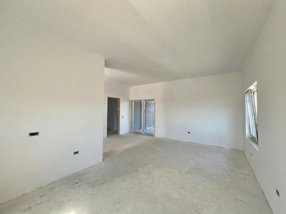 Triplex modern, 4 camere, 103 mp utili, 316 mp teren - Zona Sacalaz