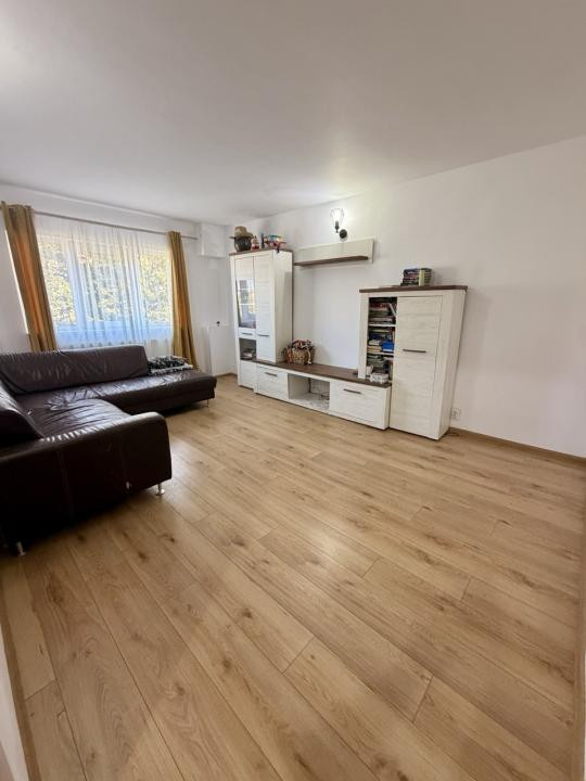 Apartament 3 camere decomandat - Lipovei